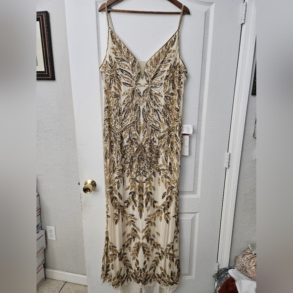 Mac Duggal Embellished Leaf Gown in Gold 16 NWT - Picture 4 of 16